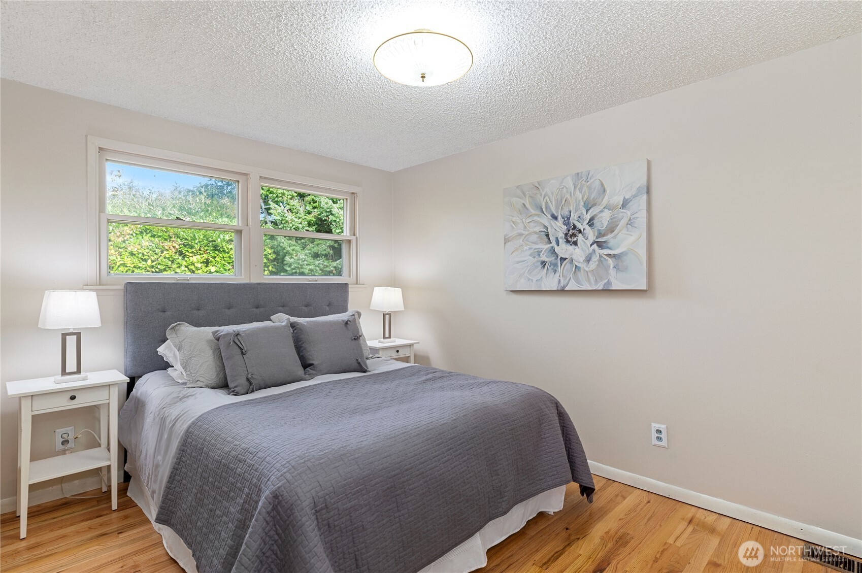 944 East 30th Street Bremerton, WA 98310 - Photo 10 of 21 a bedroom with a bed and a painting on the wall
