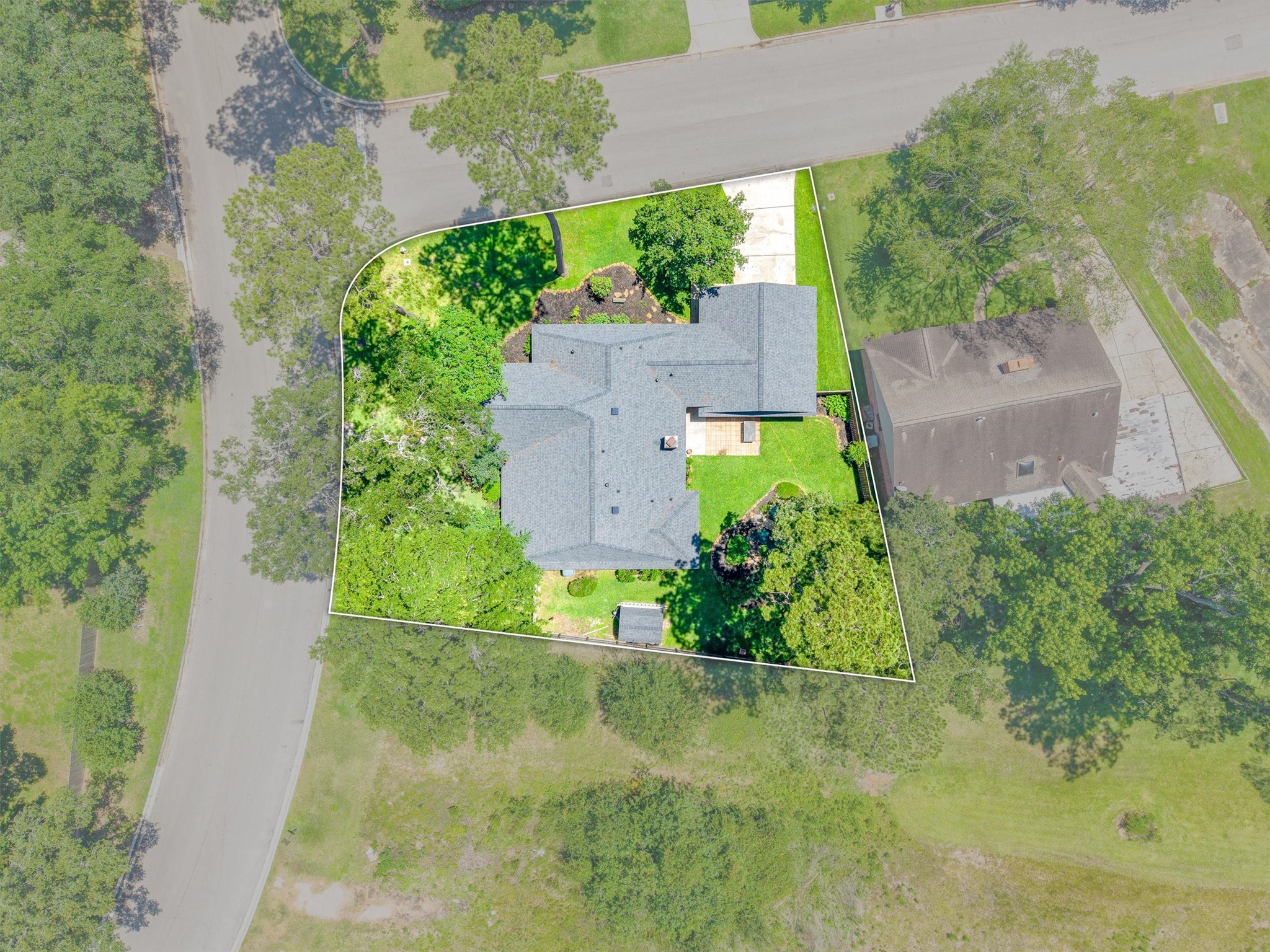 826 North Rivershire Drive Conroe, TX 77304 - Photo 42 of 46 Aerial top down with lot outline