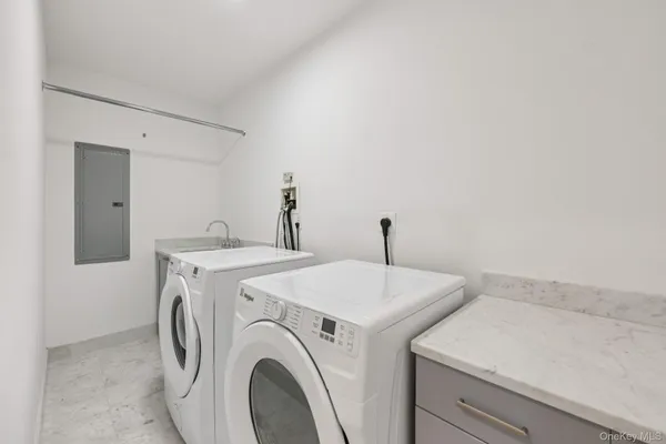 $16,500 | 1 Renaissance Square, Unit PH40C, White Plains, NY 10601