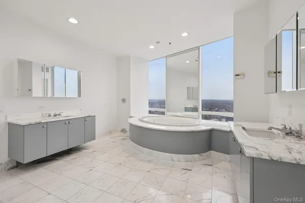 $16,500 | 1 Renaissance Square, Unit PH40C, White Plains, NY 10601
