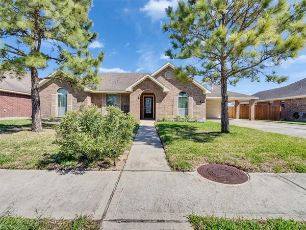 $375,000 | 6807 Davy Crockett Drive, Manvel, TX 77578