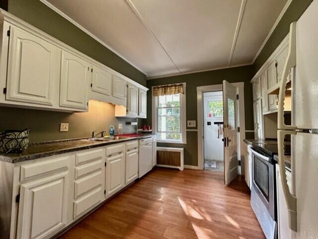 33 Oak Street Springvale, ME 04083 - Photo 3 of 23 Kitchen