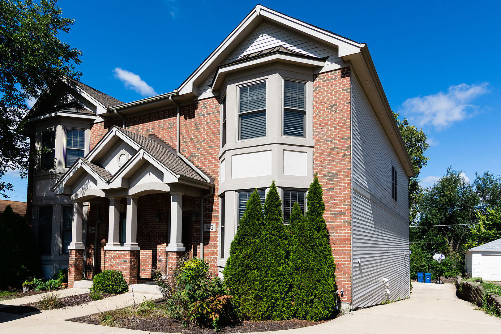 342 Maple Avenue Downers Grove, IL 60515 - Photo 1 of 31