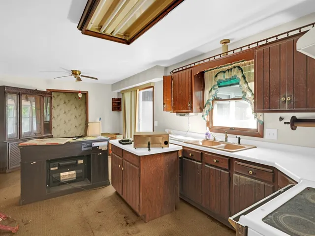 $625,000 | 1405 North English Settlement Avenue, Rochester, WI 53105