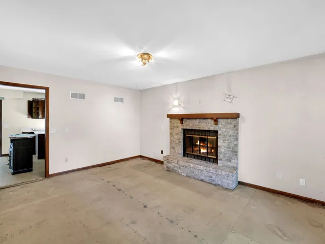 $625,000 | 1405 North English Settlement Avenue, Rochester, WI 53105