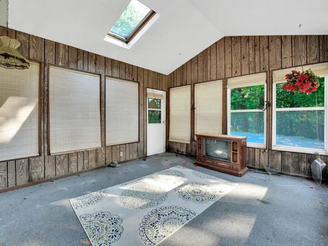 $625,000 | 1405 North English Settlement Avenue, Rochester, WI 53105