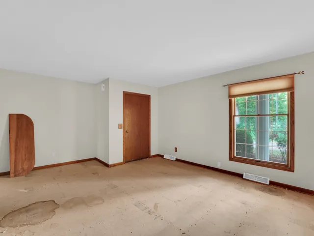 $625,000 | 1405 North English Settlement Avenue, Rochester, WI 53105