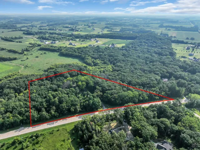 $625,000 | 1405 North English Settlement Avenue, Rochester, WI 53105