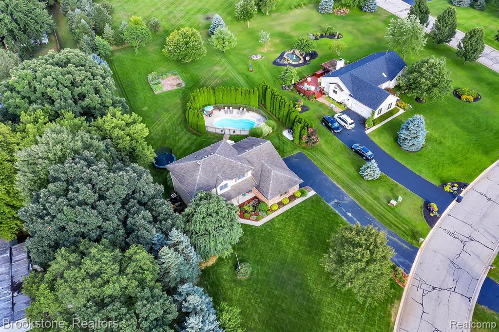 7826 Spring Trace Road Brighton, MI 48114 - Photo 7 of 51