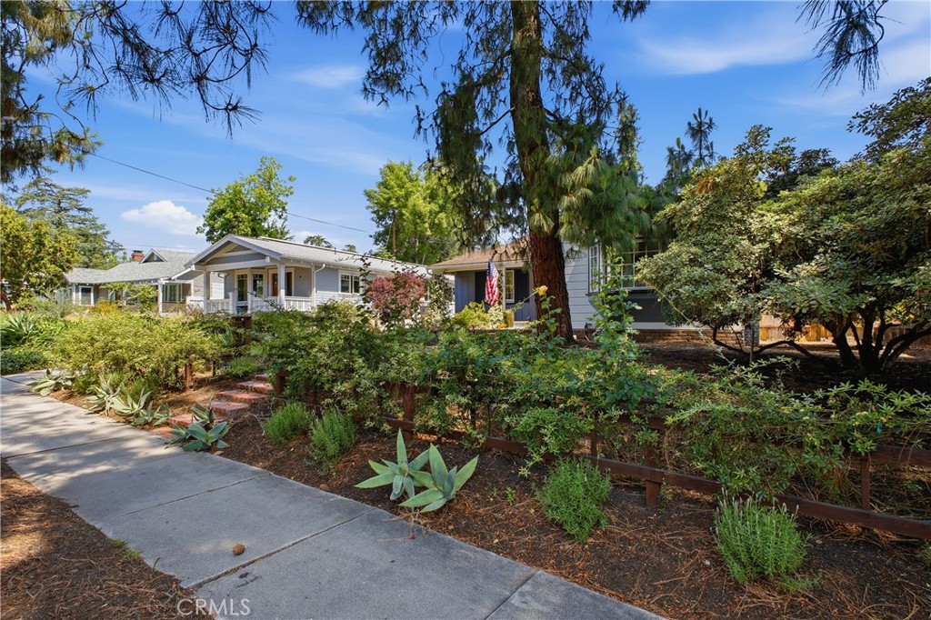 541 East Woodbury Road Altadena, CA 91001 - Photo 2 of 48
