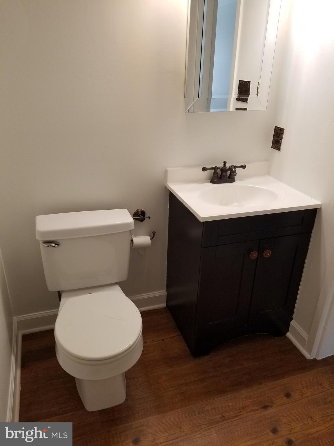 11619 Stoneview Square, Unit 22C Reston, VA 20191 - Photo 21 of 45 Full bath #2 with...