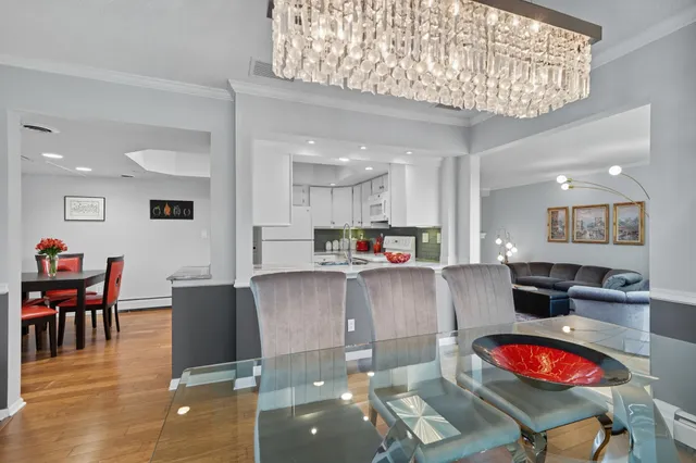 $294,900 | 6075 Lincoln Drive, Unit 305, Edina, MN 55436