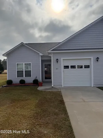 $1,400 | 211 Briarcliff Court, Kinston, NC 28501