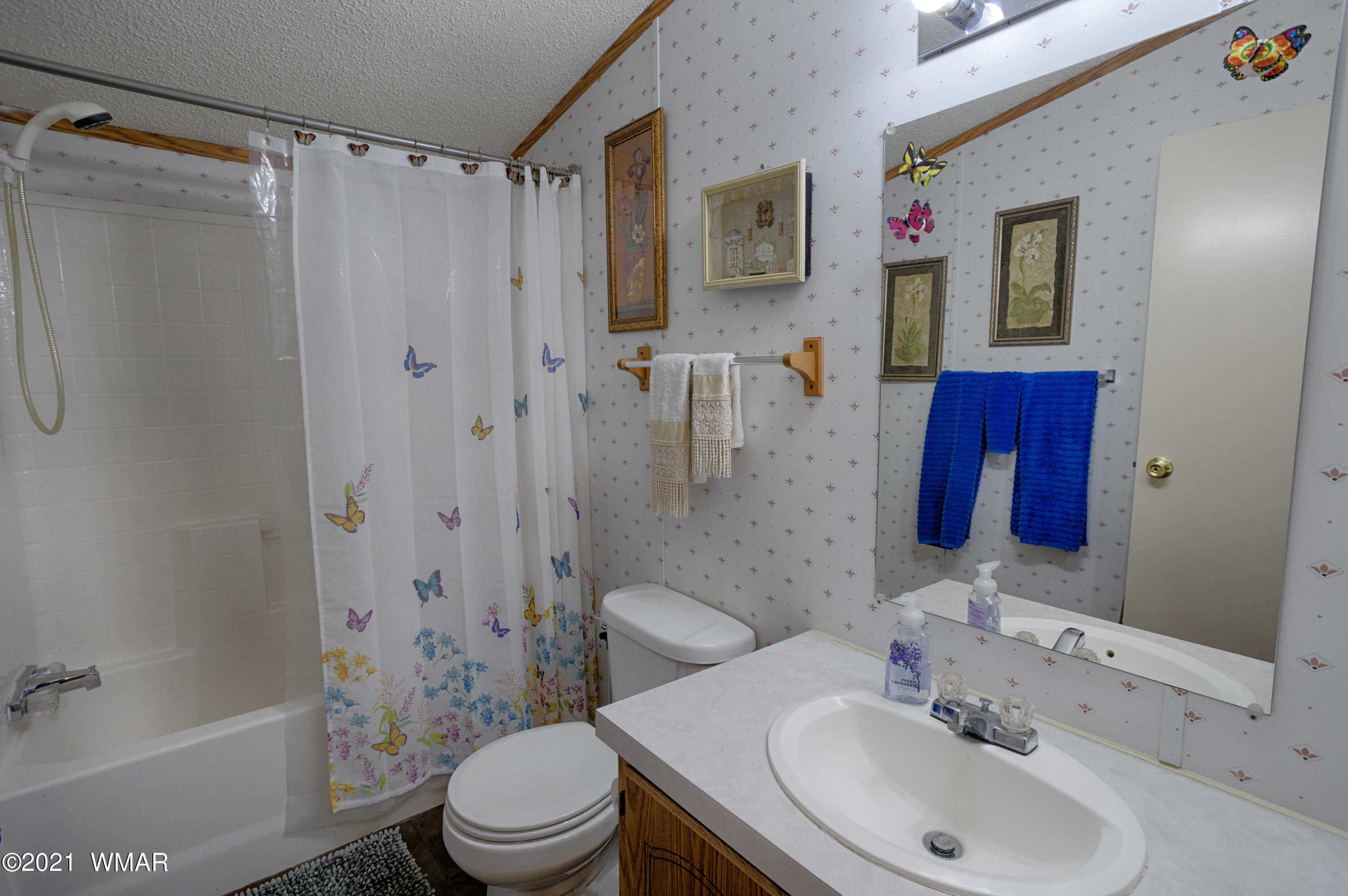 3359 Rim Lakes Drive Overgaard, AZ 85933 - Photo 9 of 17 a bathroom with a sink toilet and shower