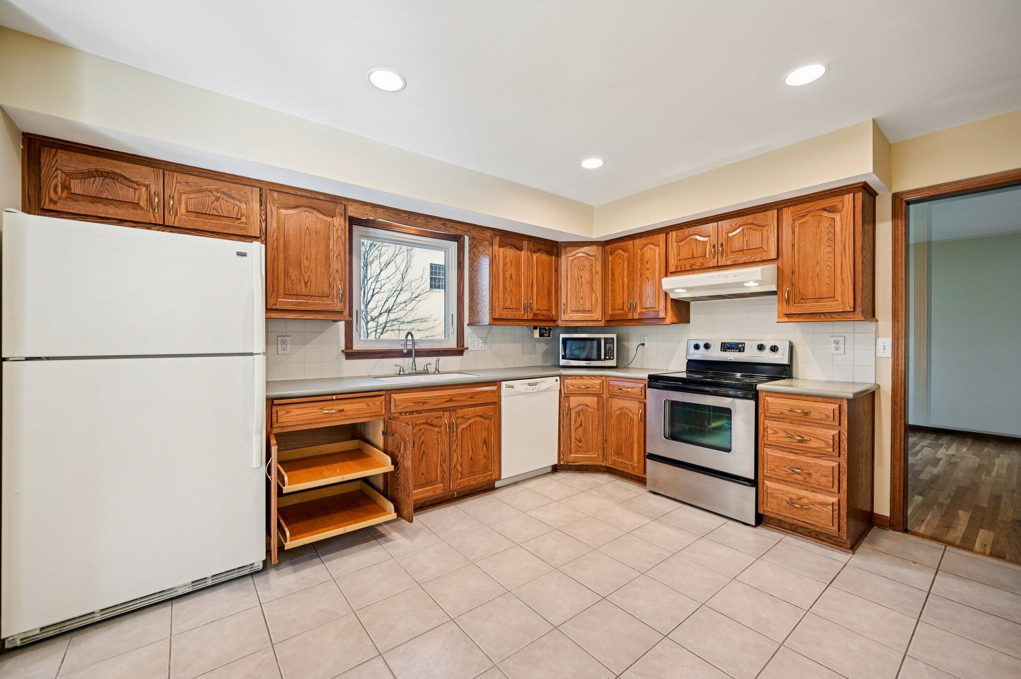 3701 Reed Road Columbus, OH 43220 - Photo 15 of 22 25-web-or-mls-Reed Rd-S0411-017