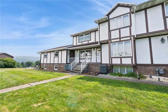 $179,999 | 112 Alpen Strasse Drive, Latrobe, PA 15650