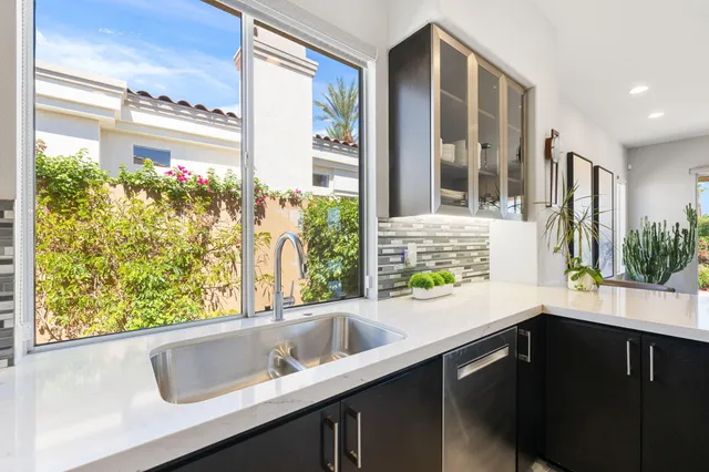 $2,095,000 | 461 White Horse Trail, Palm Desert, CA 92211