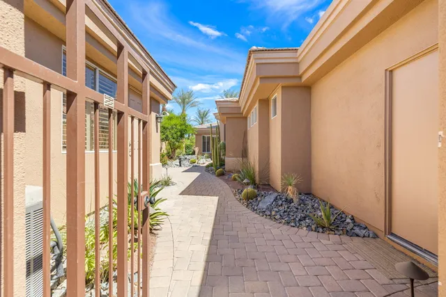 $2,095,000 | 461 White Horse Trail, Palm Desert, CA 92211