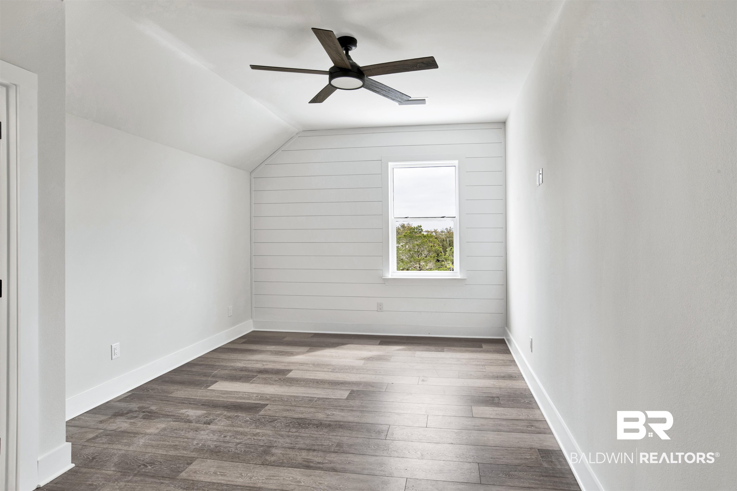 13942 River Road Pensacola, FL 32507 - Photo 26 of 43 up- bedroom 3 en suite