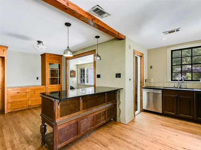 $7,500 | 2304 Longview Street, Austin, TX 78705