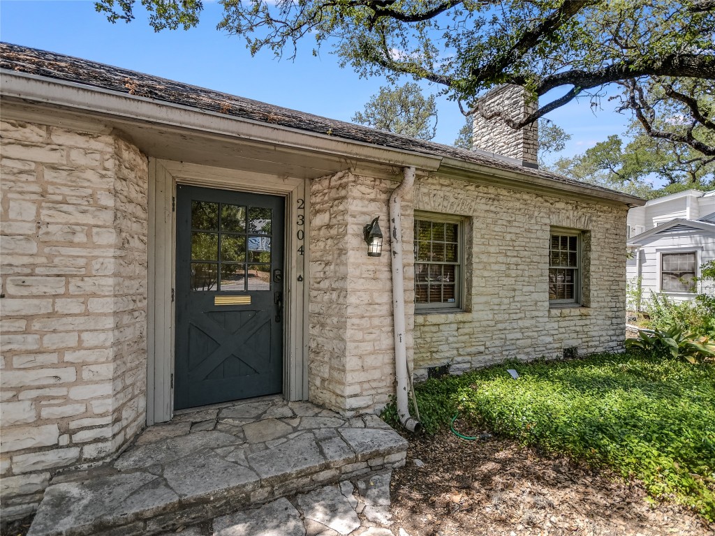 2304 Longview Street Austin, TX 78705 - Photo 4 of 31
