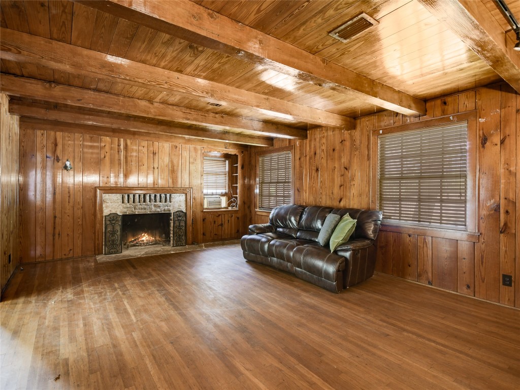 2304 Longview Street Austin, TX 78705 - Photo 8 of 31 Extra Large Living Area