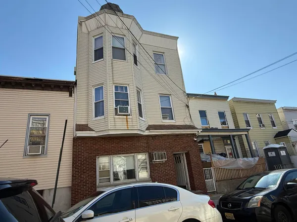 $2,250 | 609 38th Street, Unit 3, Union City, NJ 07087