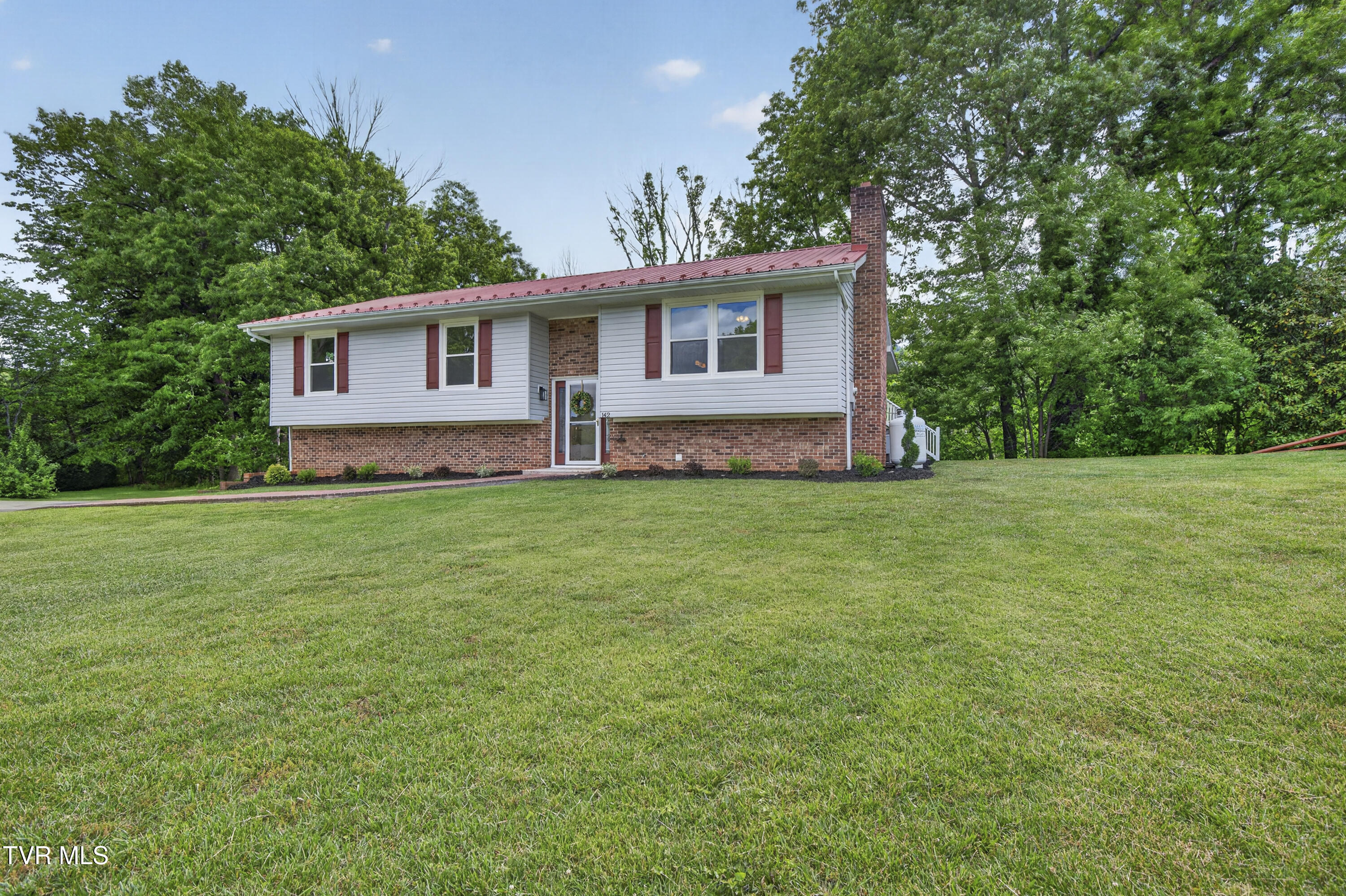 142 Backer Lane Damascus, VA 24236 - Photo 2 of 67 142-Backer-Ln-Damascus-VA Cynthia-Routon
