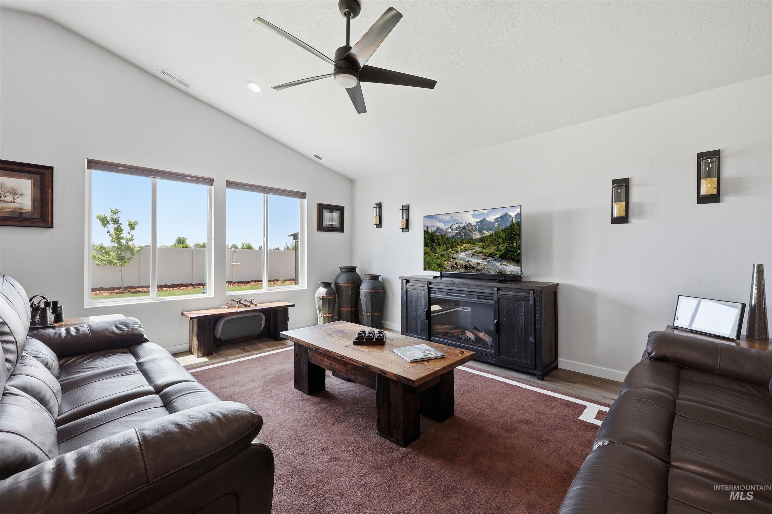 3811 West Maypearl Street Meridian, ID 83642 - Photo 13 of 39 Living room