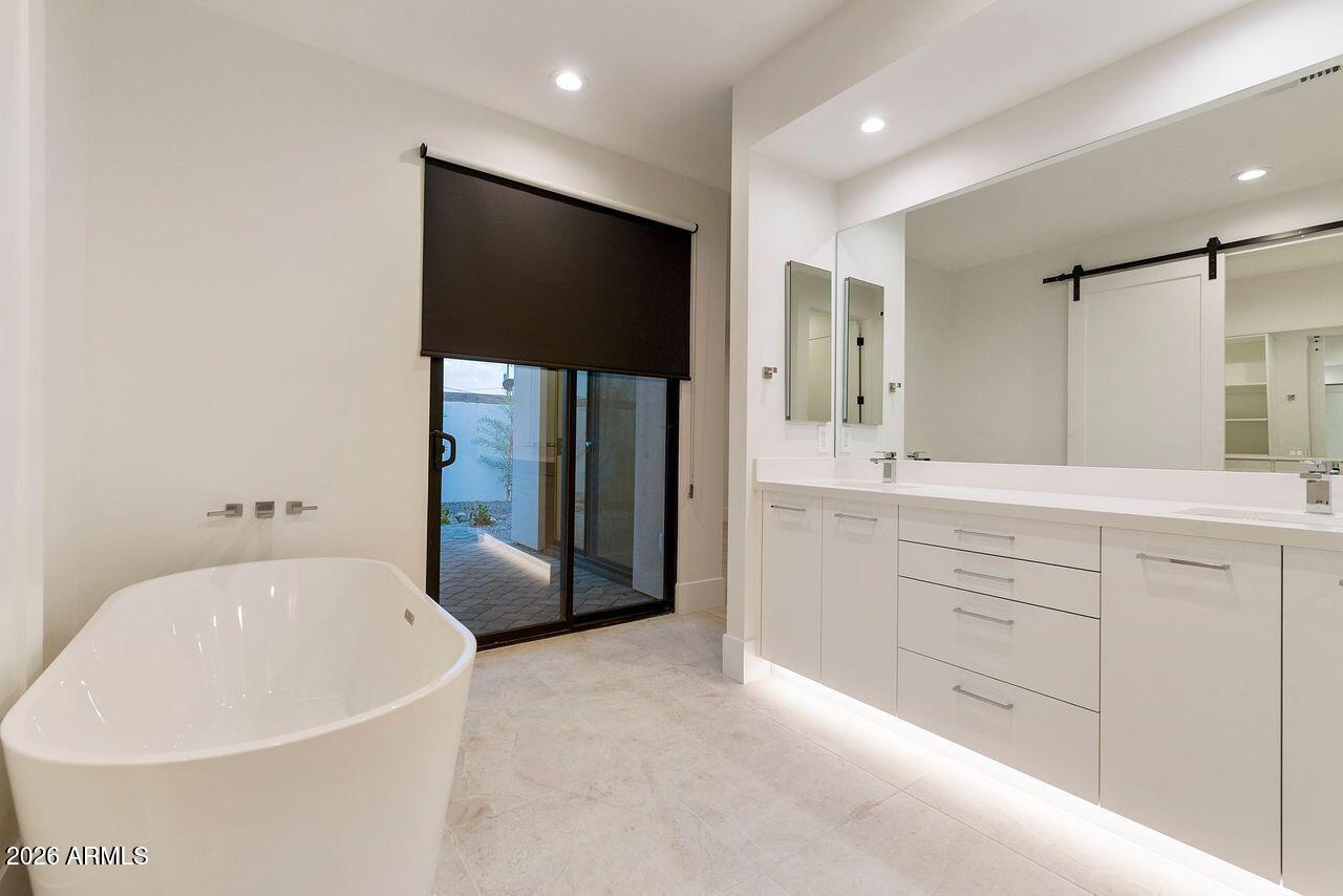 1611 East Lamar Road Phoenix, AZ 85016 - Photo 8 of 9 Unit A - Primary Bathroom