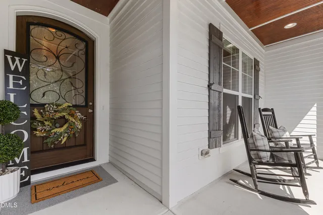 a view of entryway and hall