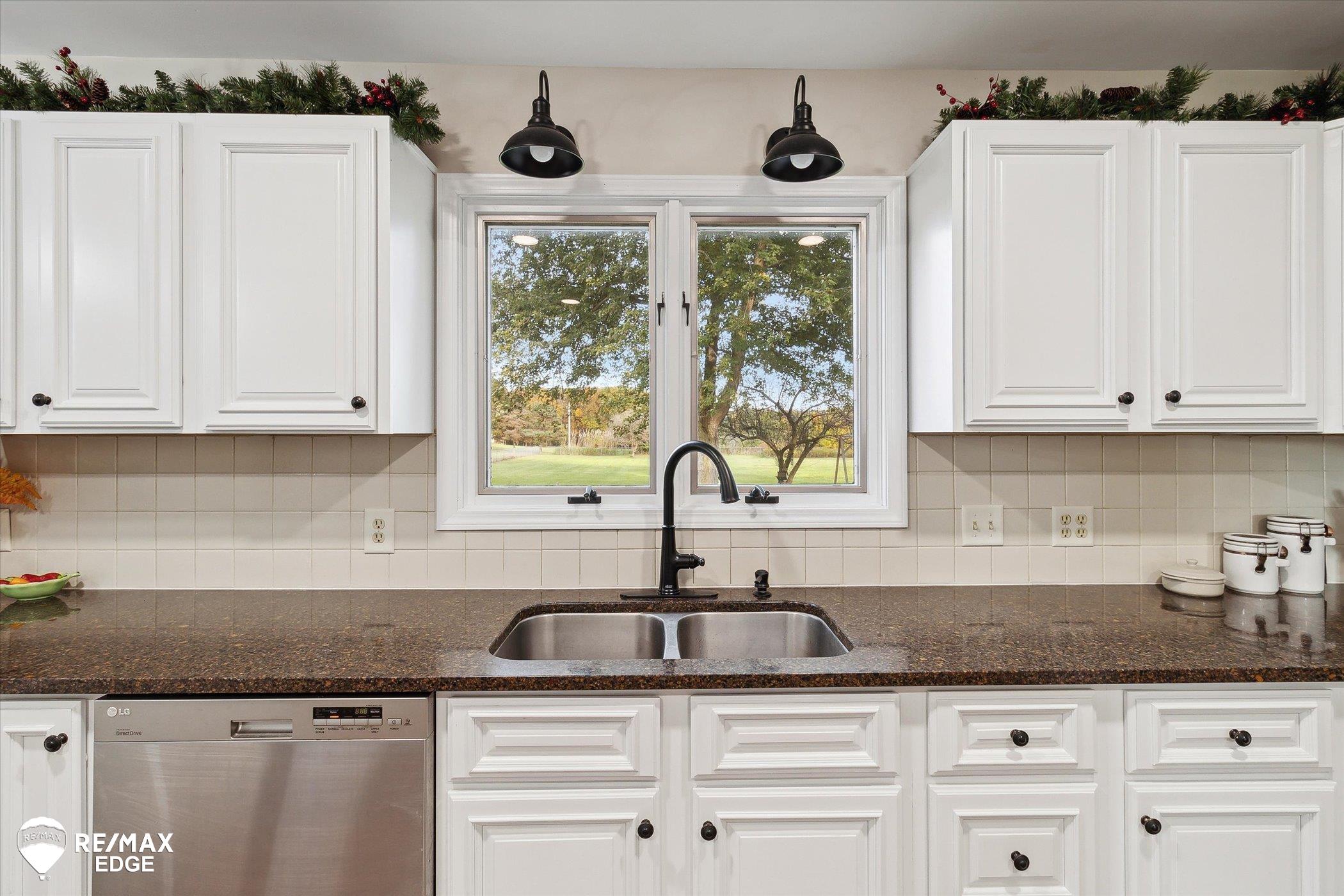 2181 South Oak Road Davison, MI 48423 - Photo 13 of 54 50157397-3d367f90-a814-4ed7-af6d-988440c3bfd3.JPG