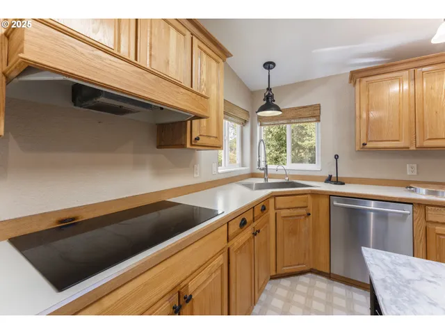 $624,999 | 99228 South Coos River Lane, Coos Bay, OR 97420