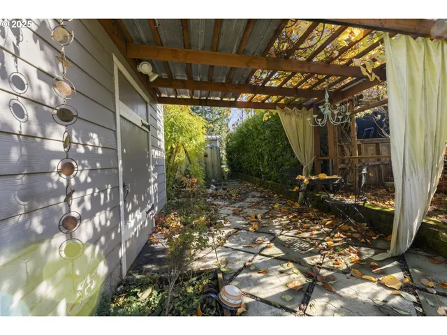 $624,999 | 99228 South Coos River Lane, Coos Bay, OR 97420