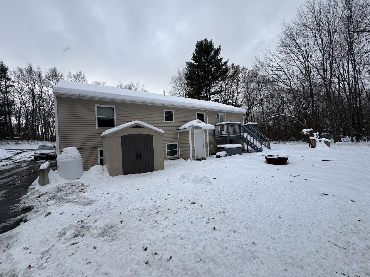 240 Leda Avenue Manchester, NH 03104 - Photo 4 of 39