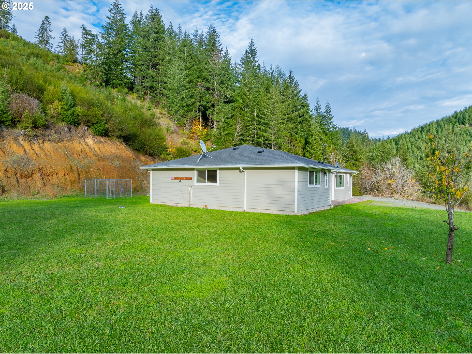 16855 Highway 42 Myrtle Point, OR 97458 - Photo 32 of 43 a view of a back yard