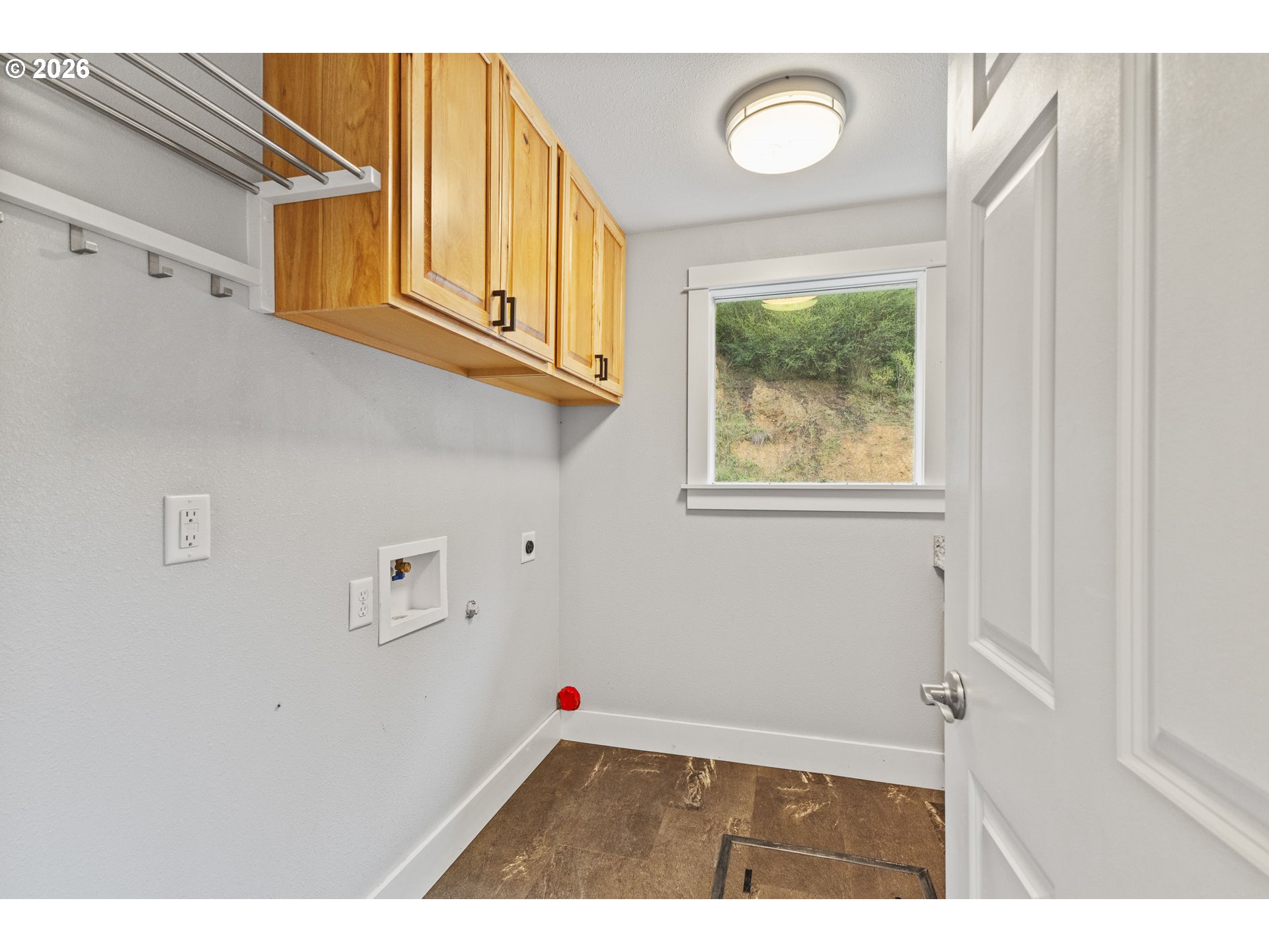 16855 Highway 42 Myrtle Point, OR 97458 - Photo 43 of 43 a view of an entryway with wooden floor