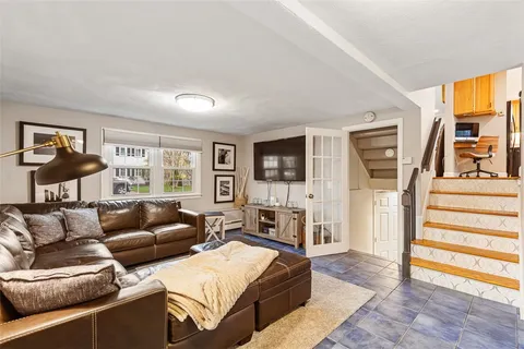 $899,000 | 7 Meadowbrook Drive, Barrington, RI 02806