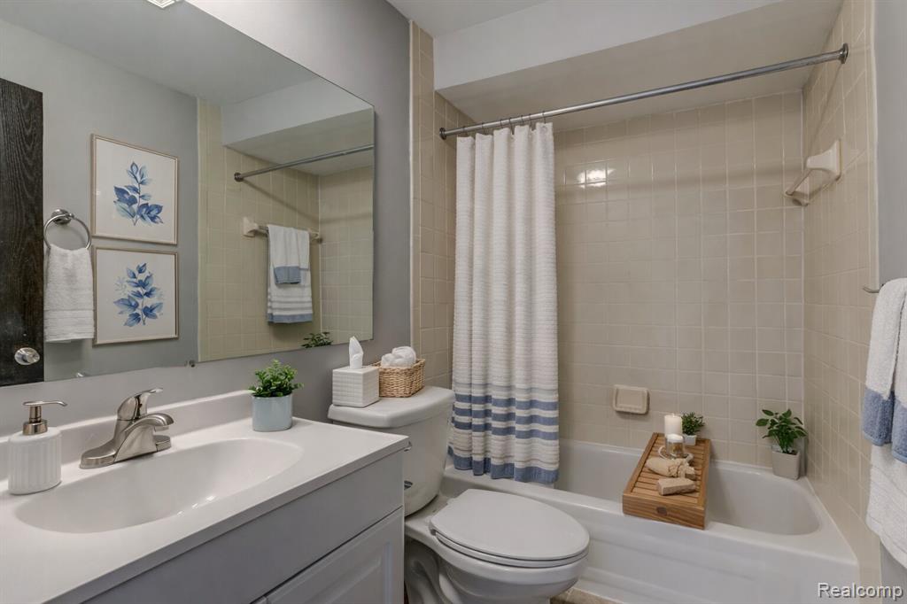 2163 Decker Road, Unit 27 Walled Lake, MI 48390 - Photo 6 of 10