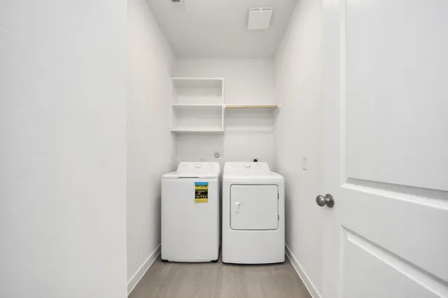 a view of a back yard