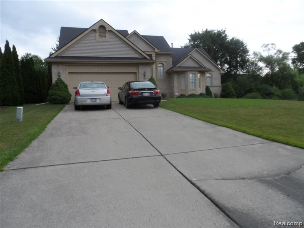 24320 Ridgeview Drive Farmington Hills, MI 48336 - Photo 2 of 13