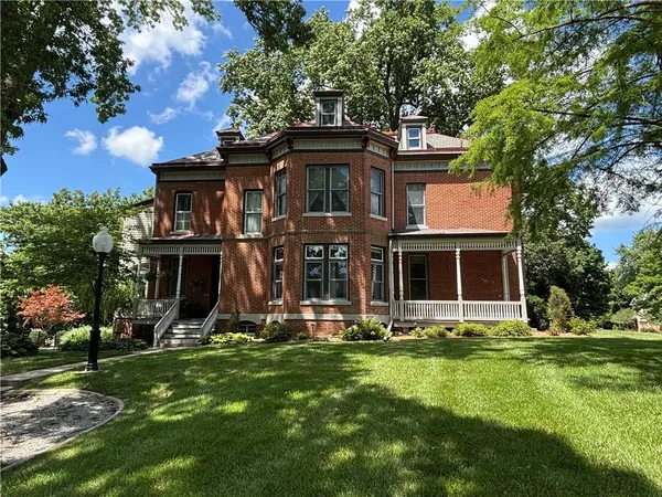 $749,900 | 2204 Ashland Avenue, St. Joseph, MO 64506