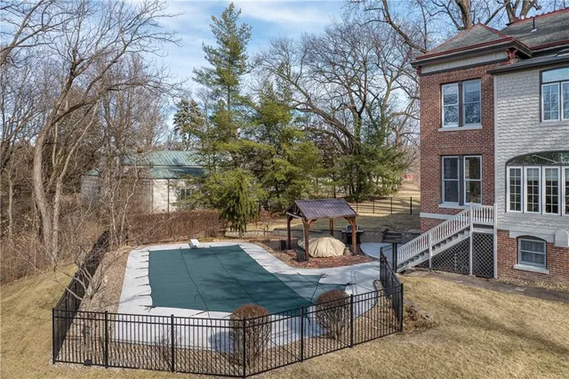 $749,900 | 2204 Ashland Avenue, St. Joseph, MO 64506