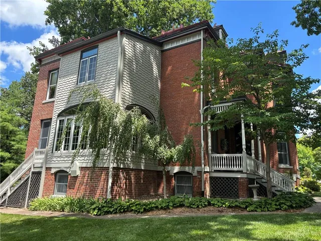 $749,900 | 2204 Ashland Avenue, St. Joseph, MO 64506