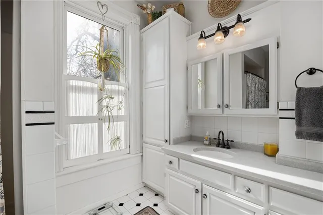 $749,900 | 2204 Ashland Avenue, St. Joseph, MO 64506