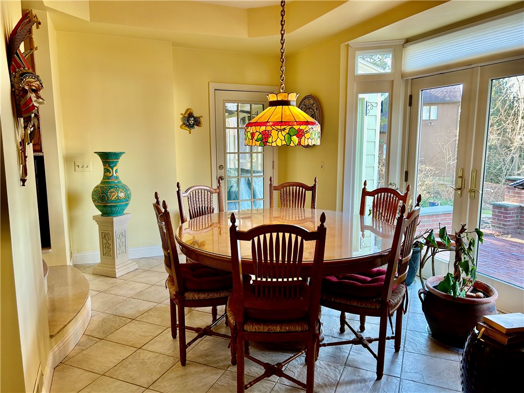 63 White Birch Road Cranston, RI 02920 - Photo 14 of 29 Dining area