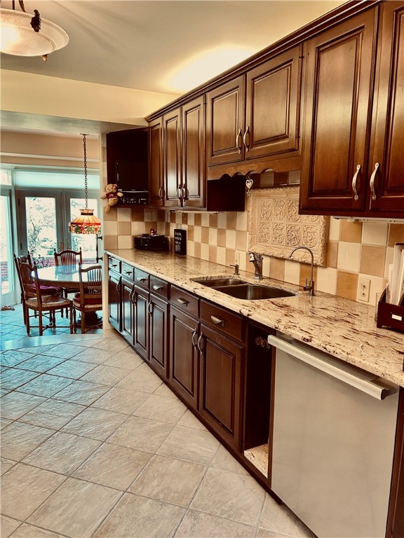 63 White Birch Road Cranston, RI 02920 - Photo 10 of 29 Kitchen