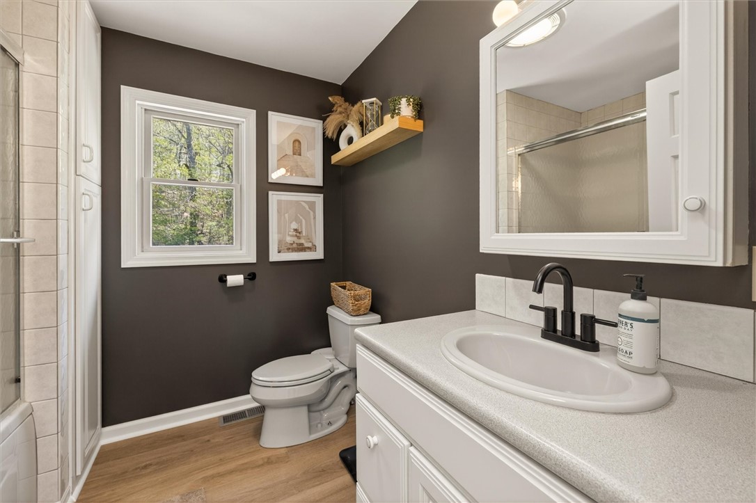 5601 Stuart Avenue Arcadia, NY 14513 - Photo 42 of 50 2nd Floor full bath w Jacuzzi Tub