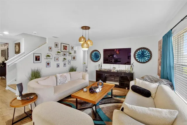 a bed room with a bed and a closet