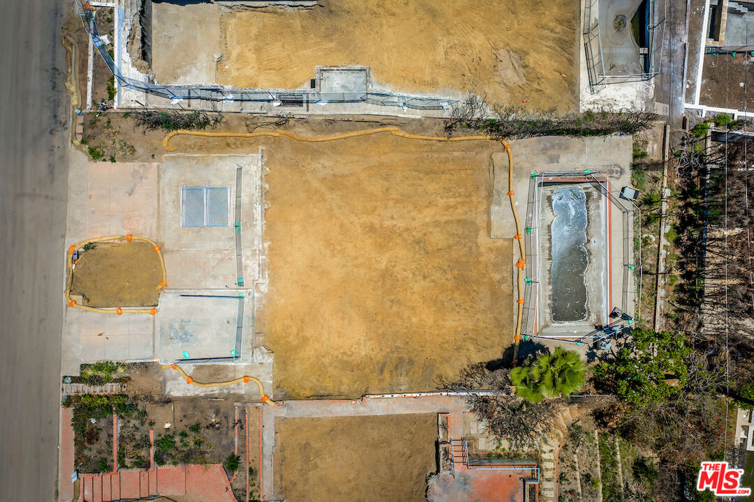 15318 Whitfield Avenue Pacific Palisades, CA 90272 - Photo 2 of 4